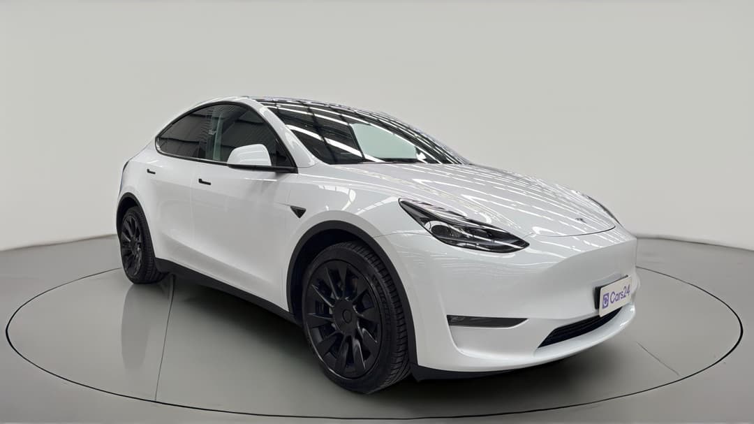 2023 Tesla Model Y Long Range, Automatic, 28994 km, Right Front Diagonal (45- Degree) View