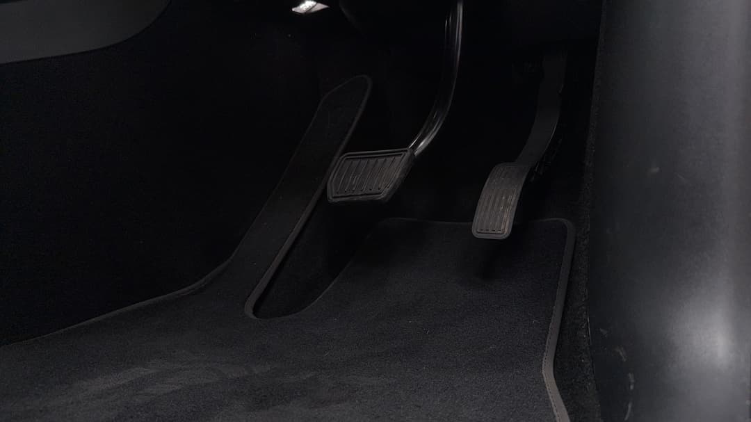 2023 Tesla Model Y Long Range, Automatic, 28994 km, Pedals and Footmat