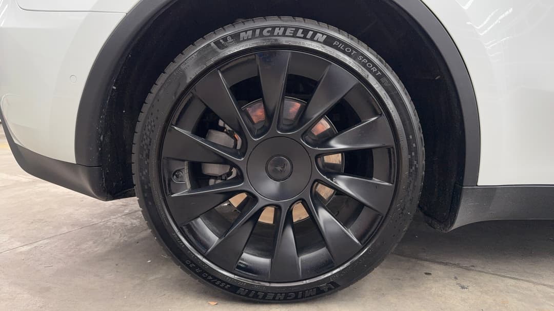 2023 Tesla Model Y Long Range, Automatic, 28994 km, Right Rear Wheel