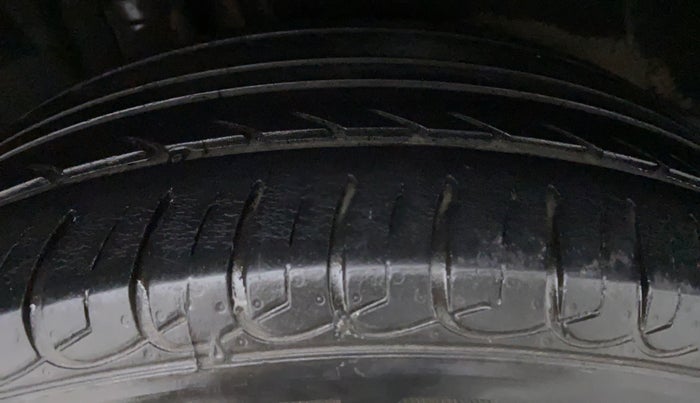 2012 Volkswagen Jetta TRENDLINE 1.4 TSI MT, Petrol, Manual, 76,679 km, Left Front Tyre Tread