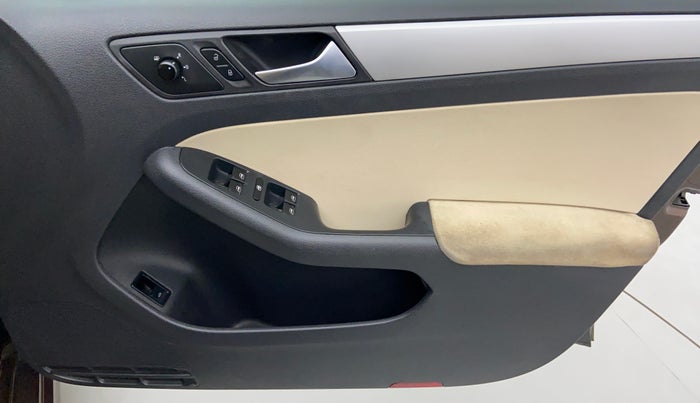2012 Volkswagen Jetta TRENDLINE 1.4 TSI MT, Petrol, Manual, 76,679 km, Driver Side Door Panels Control