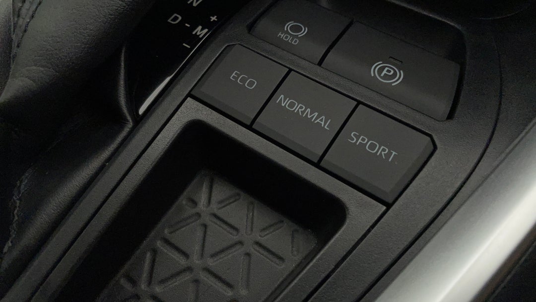 2020 Toyota RAV4 Gx (2wd), Automatic, 49339 km, Utility Switches/Buttons