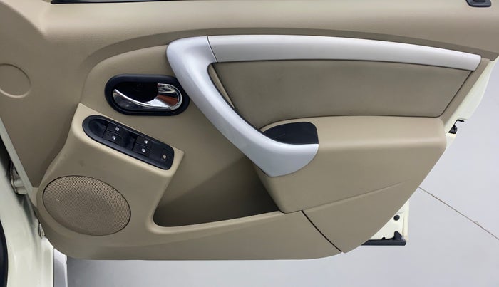2015 Nissan Terrano XL OPT 85 PS, Diesel, Manual, 1,21,197 km, Driver Side Door Panels Controls