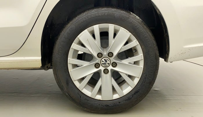 2015 Volkswagen Vento HIGHLINE PETROL AT, Petrol, Automatic, 53,803 km, Left Rear Wheel