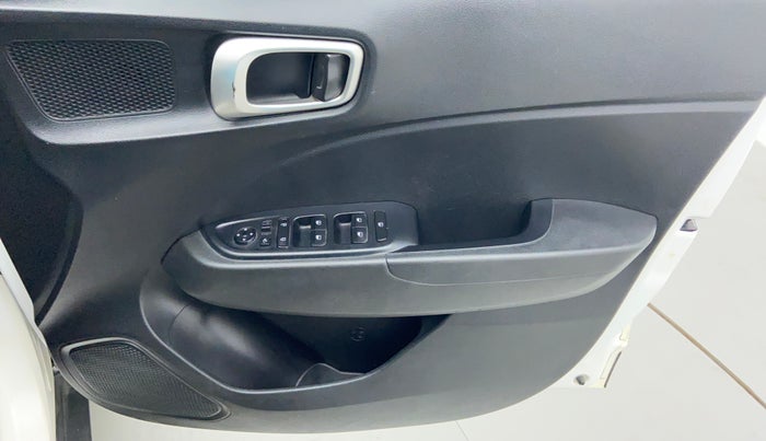 2019 Hyundai VENUE 1.0 TURBO GDI SX+ AT, Petrol, Automatic, 26,885 km, Driver Side Door Panels Controls