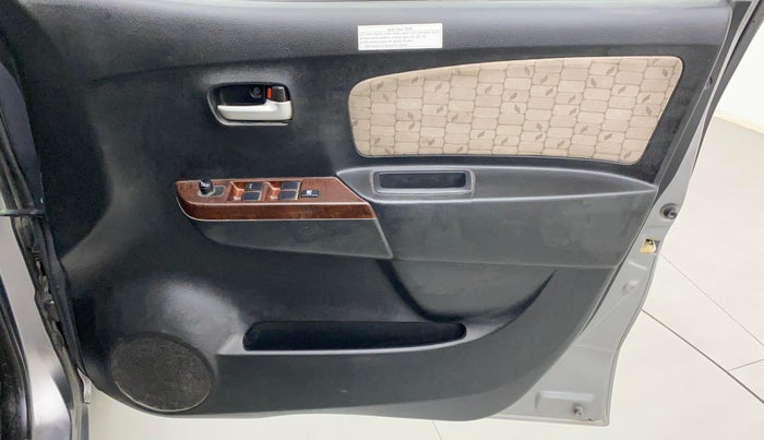 2015 Maruti Wagon R 1.0 VXI AMT, Petrol, Automatic, 36,832 km, Driver Side Door Panels Control