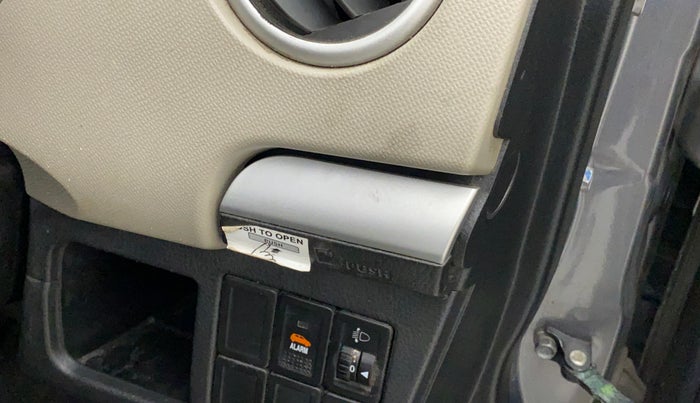 2015 Maruti Wagon R 1.0 VXI AMT, Petrol, Automatic, 36,832 km, Dashboard - Cup holder not working