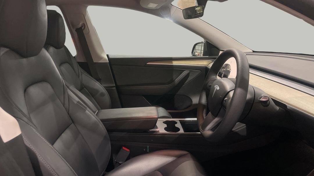 2023 Tesla Model Y Rear-wheel Drive, Automatic, 55947 km, Right Side Front Door Cabin View