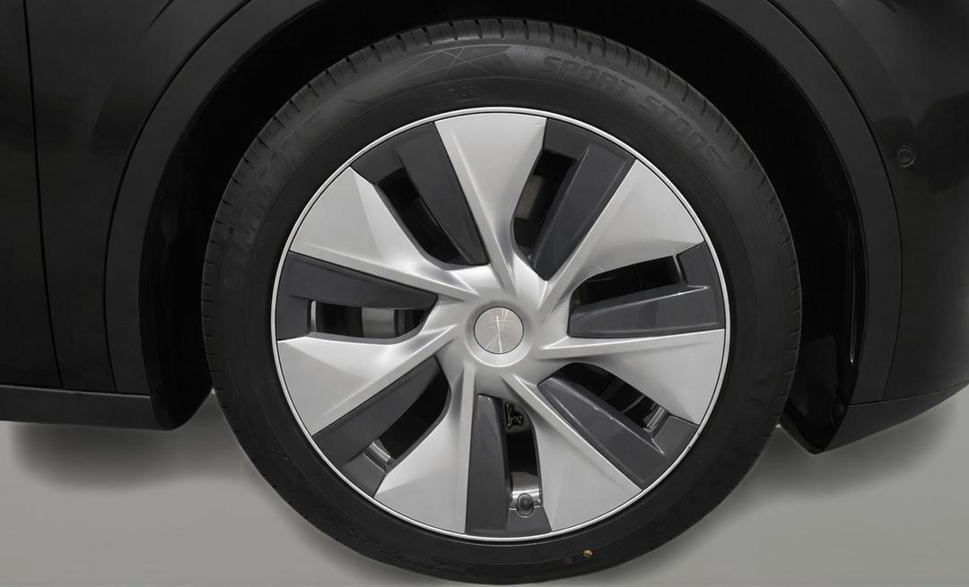 2023 Tesla Model Y Rear-wheel Drive, Automatic, 55947 km, Right Front Wheel