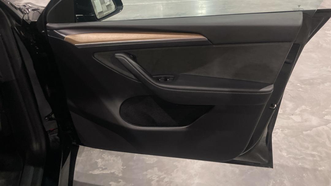 2023 Tesla Model Y Rear-wheel Drive, Automatic, 55947 km, Speaker View