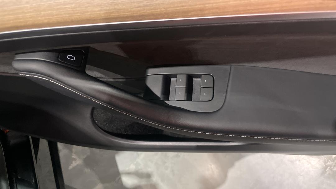 2023 Tesla Model Y Rear-wheel Drive, Automatic, 55947 km, Drivers Side Door Panel Controls