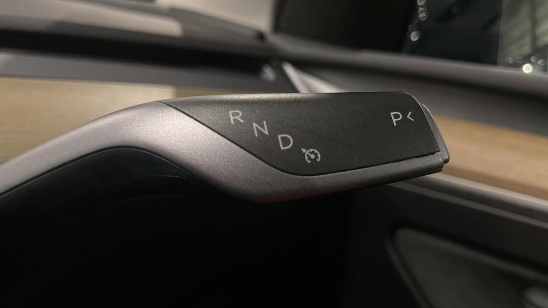 2023 Tesla Model Y Rear-wheel Drive, Automatic, 55947 km, Gear Lever 