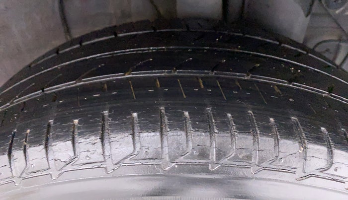 2017 Hyundai Elite i20 ASTA 1.2, Petrol, Manual, 32,184 km, Left Rear Tyre Tread