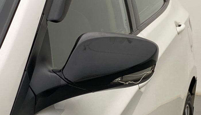 2015 Hyundai Verna FLUIDIC 1.6 CRDI SX AT, Diesel, Automatic, 94,546 km, Left rear-view mirror - Indicator light has minor damage