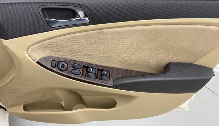 2015 Hyundai Verna FLUIDIC 1.6 CRDI SX AT, Diesel, Automatic, 94,546 km, Driver Side Door Panels Control