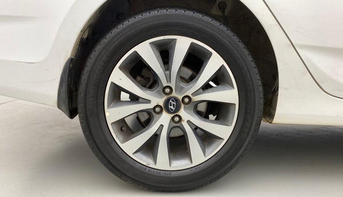 2015 Hyundai Verna FLUIDIC 1.6 CRDI SX AT, Diesel, Automatic, 94,546 km, Right Rear Wheel