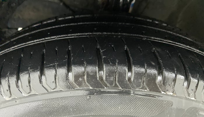 2019 Maruti XL6 ALPHA SHVS  MT, Petrol, Manual, 15,561 km, Left Front Tyre Tread