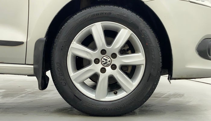 2014 Volkswagen Vento COMFORTLINE MT PETROL, Petrol, Manual, 58,108 km, Right Front Wheel