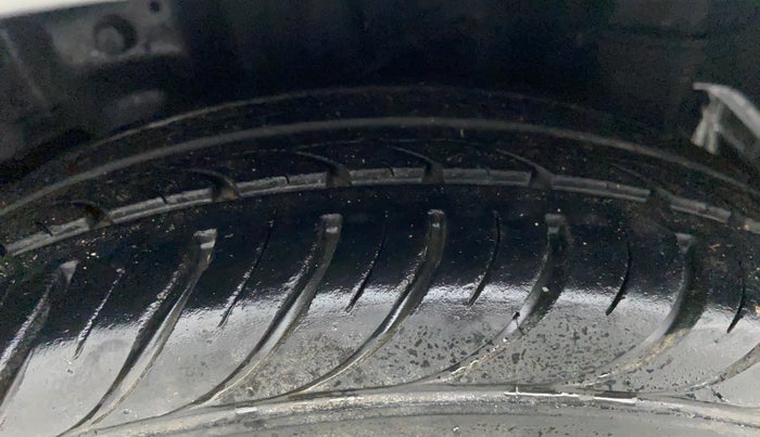 2015 Hyundai Eon MAGNA PLUS, Petrol, Manual, 71,704 km, Left Rear Tyre Tread
