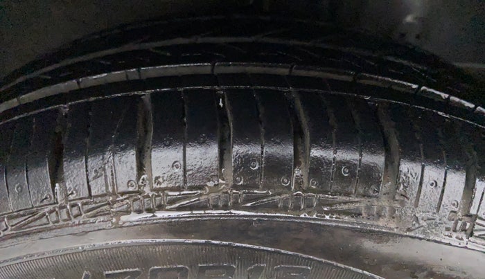 2018 Hyundai Eon MAGNA PLUS, Petrol, Manual, 3,922 km, Right Front Tyre Tread
