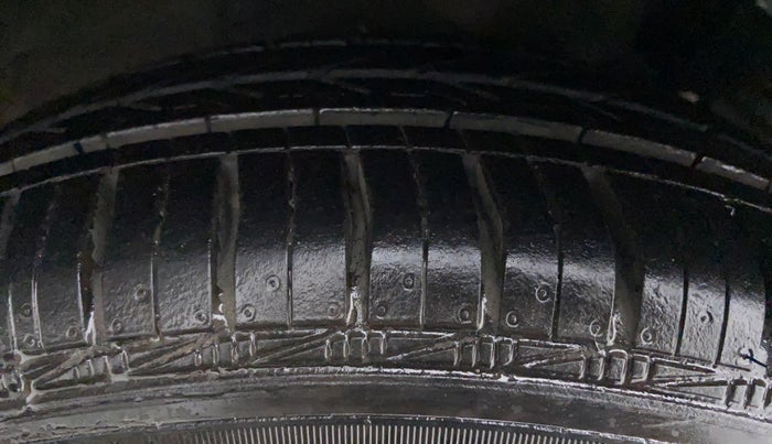 2018 Hyundai Eon MAGNA PLUS, Petrol, Manual, 3,922 km, Right Rear Tyre Tread