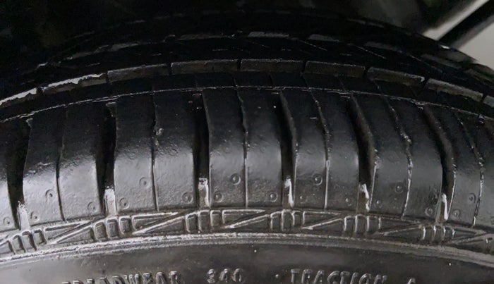 2018 Hyundai Eon MAGNA PLUS, Petrol, Manual, 3,922 km, Left Rear Tyre Tread
