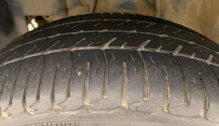 2015 Datsun Go A, Petrol, Manual, 65,131 km, Left Front Tyre Tread