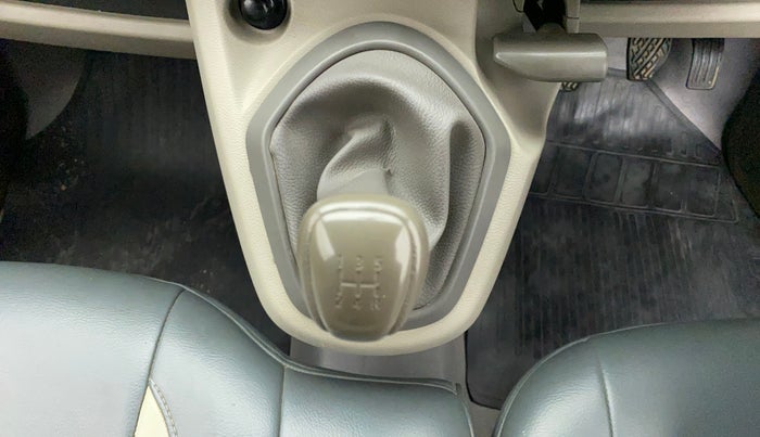 2015 Datsun Go A, Petrol, Manual, 65,131 km, Gear lever - Boot cover slightly torn