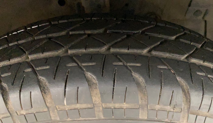 2014 Maruti Swift Dzire VXI, Petrol, Manual, 54,558 km, Right Front Tyre Tread