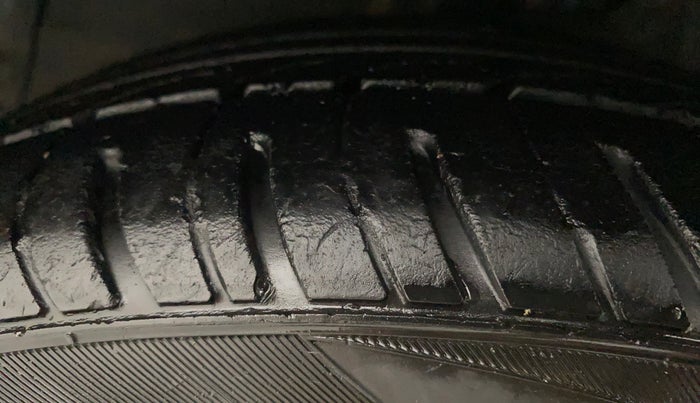 2018 Hyundai Grand i10 SPORTZ 1.2 KAPPA VTVT, CNG, Manual, 91,732 km, Right Rear Tyre Tread