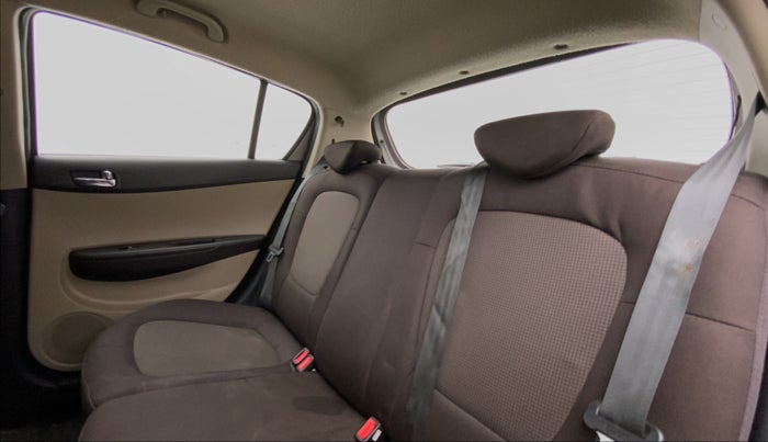 2014 Hyundai i20 ASTA 1.2, Petrol, Manual, 40,499 km, Right Side Rear Door Cabin