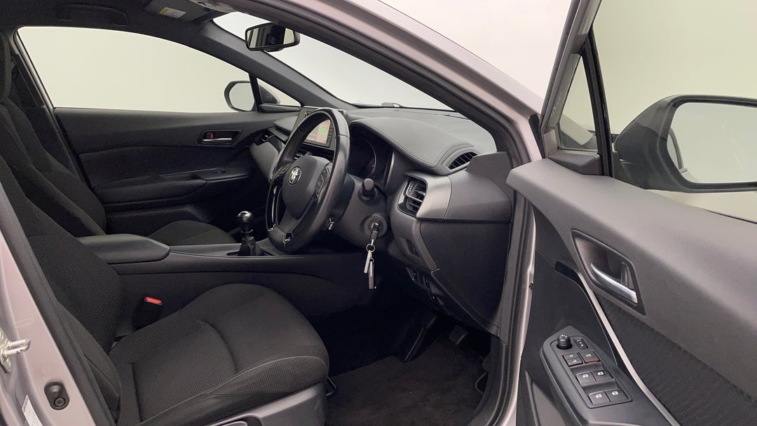 2019 Toyota C-HR (2wd), Manual, 72889 km, Right Side Front Door Cabin View