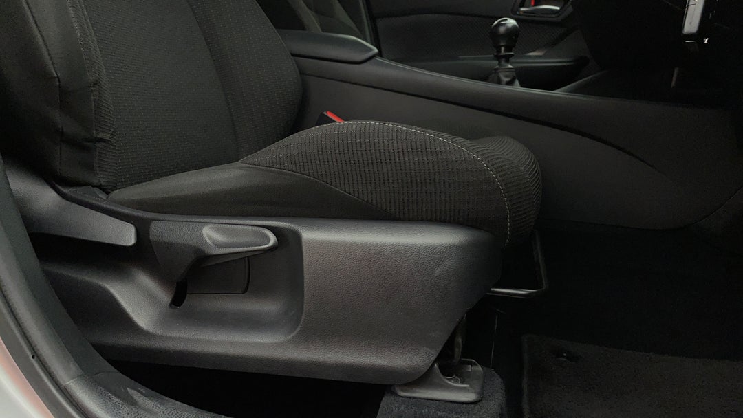 2019 Toyota C-HR (2wd), Manual, 72889 km, Drivers Side Adjustment Panel