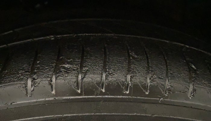 2014 Hyundai Verna FLUIDIC 1.6 VTVT SX, Petrol, Manual, 65,104 km, Left Front Tyre Tread