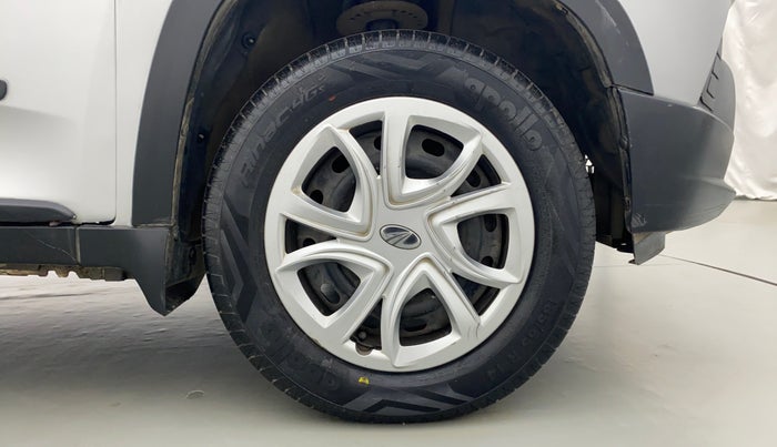 2016 Mahindra Kuv100 K6+ 6 STR, Petrol, Manual, 63,049 km, Right Front Tyre