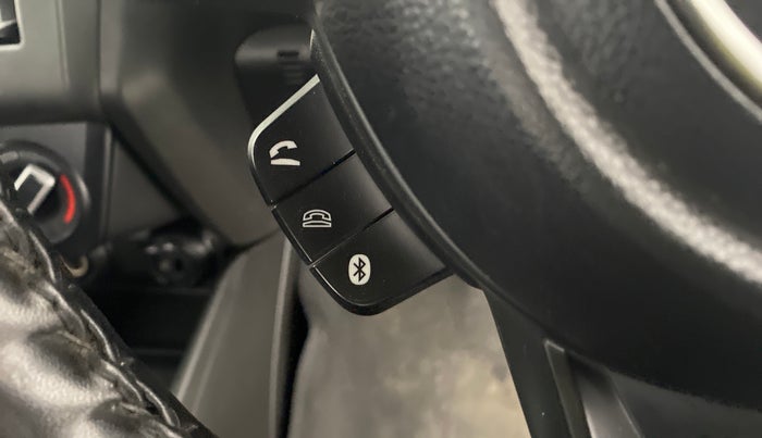 2018 Maruti Swift VDI AMT, Diesel, Automatic, 60,117 km, Steering wheel - Phone control not functional