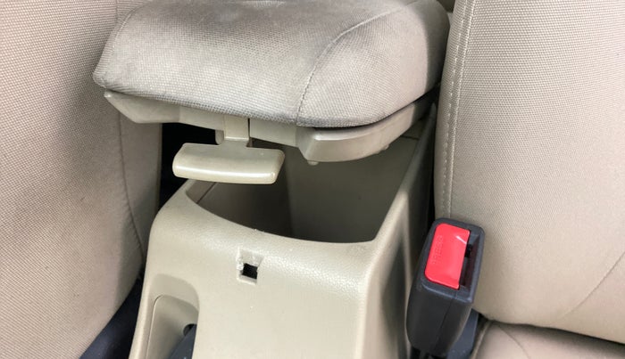 2014 Hyundai Verna FLUIDIC 1.6 CRDI SX, Diesel, Manual, 78,993 km, Driver seat - Armrest has miinor damage