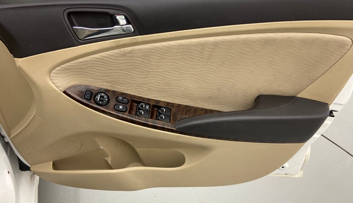 2014 Hyundai Verna FLUIDIC 1.6 CRDI SX, Diesel, Manual, 78,993 km, Driver Side Door Panels Control