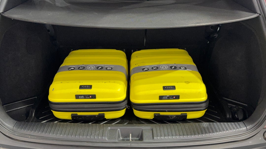 2016 Honda HR-V Vti-s, Automatic, 47753 km, Boot Inside View with Luggage