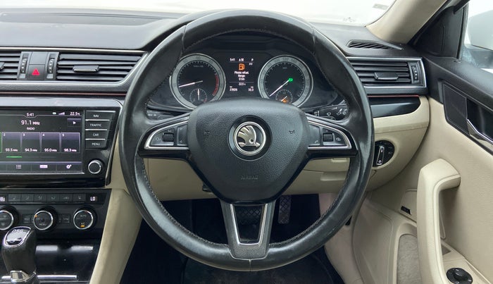 2016 Skoda Superb 1.8 TSI LK AT, Petrol, Automatic, 24,103 km, Steering Wheel Close Up