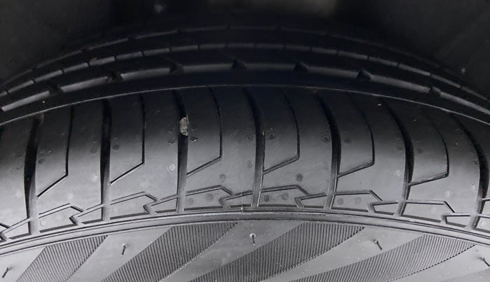 2016 Skoda Superb 1.8 TSI LK AT, Petrol, Automatic, 24,103 km, Right Rear Tyre Tread