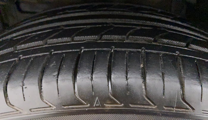 2016 Maruti Vitara Brezza ZDI, Diesel, Manual, 74,950 km, Right Front Tyre Tread