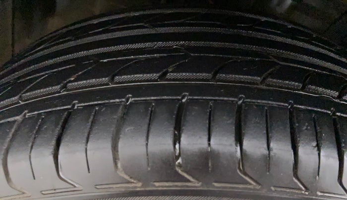 2016 Maruti Vitara Brezza ZDI, Diesel, Manual, 74,950 km, Left Front Tyre Tread
