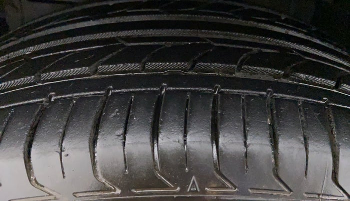 2016 Maruti Vitara Brezza ZDI, Diesel, Manual, 74,950 km, Left Rear Tyre Tread