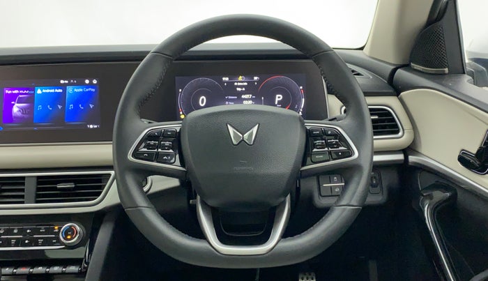 2022 Mahindra XUV700 AX 7 LUXURY D AWD AT 7 STR, Diesel, Automatic, 4,418 km, Steering Wheel Close Up