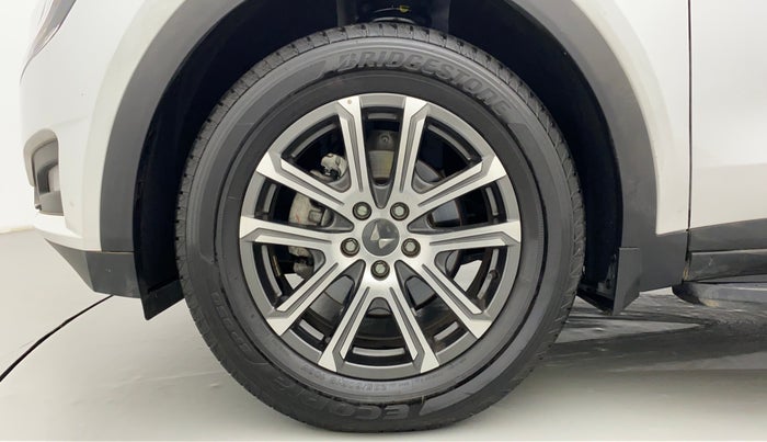 2022 Mahindra XUV700 AX 7 LUXURY D AWD AT 7 STR, Diesel, Automatic, 4,418 km, Left Front Wheel