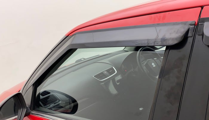 2017 Maruti Swift ZDI, Diesel, Manual, 55,856 km, Front passenger door - Door visor damaged