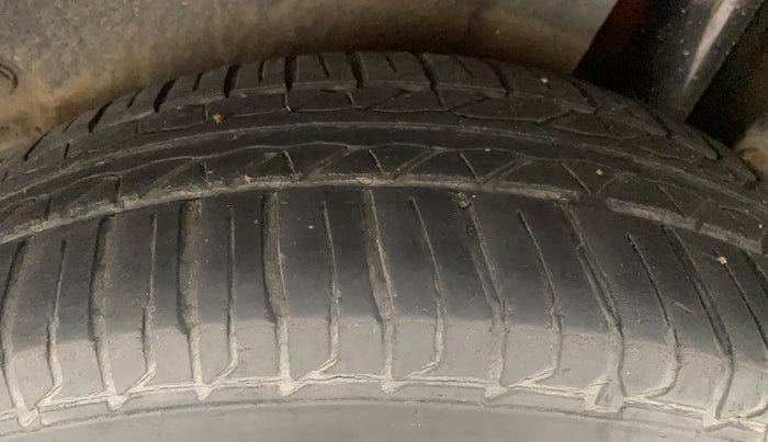 2017 Maruti Swift ZDI, Diesel, Manual, 55,856 km, Left Rear Tyre Tread
