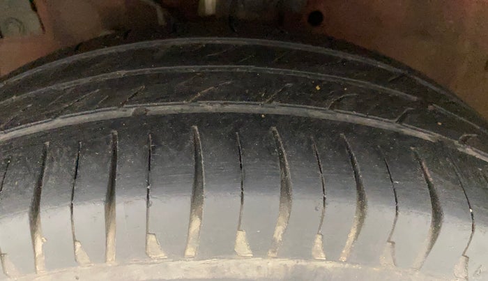 2017 Maruti Swift ZDI, Diesel, Manual, 55,856 km, Left Front Tyre Tread