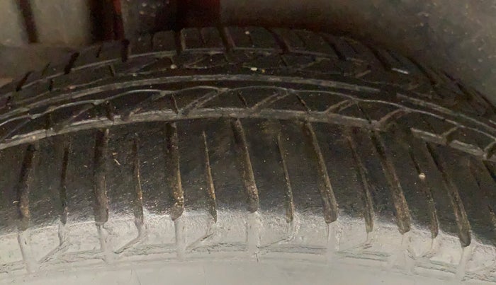 2017 Maruti Swift ZDI, Diesel, Manual, 55,856 km, Right Rear Tyre Tread